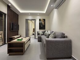 005 JRE Apartment With Stunning Boulevard Veiw