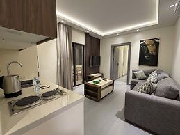 005 JRE Apartment With Stunning Boulevard Veiw