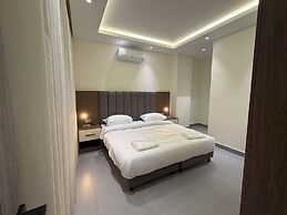 005 JRE Apartment With Stunning Boulevard Veiw