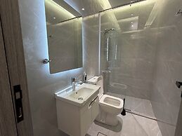 005 JRE Apartment With Stunning Boulevard Veiw