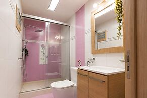 Fems Luxury 3-level Home w Private Jacuzzi