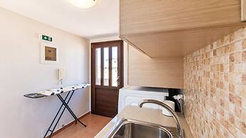 Fems Luxury 3-level Home w Private Jacuzzi