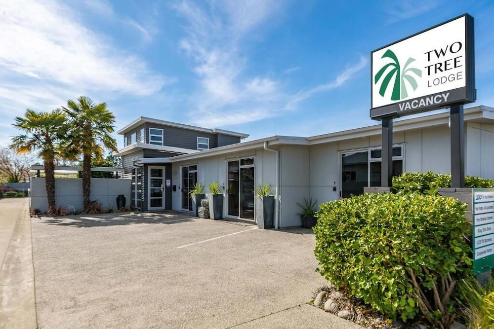 Two Tree Motel & Lodge