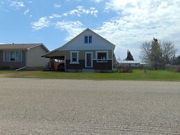 Just You Vacation Home - Main floor use