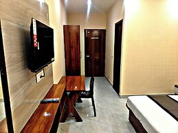 Hotel Vrindavan Paradise & Resort