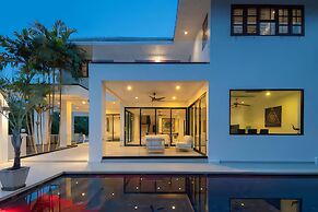 Grand Hill Mansion