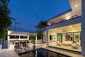 Grand Hill Mansion