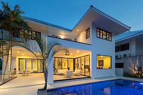 Grand Hill Mansion