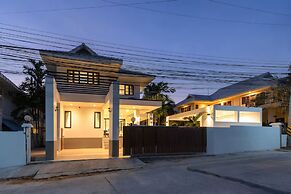 Grand Hill Mansion
