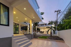 Grand Hill Mansion
