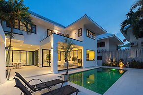Grand Hill Mansion
