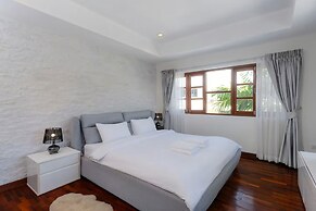 Grand Hill Mansion