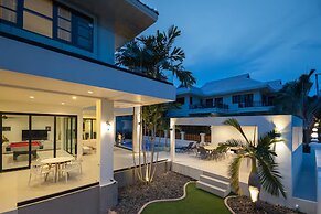 Grand Hill Mansion