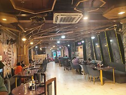 Manjeet Hotel & Restaurant