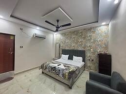 Manjeet Hotel & Restaurant