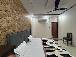 Manjeet Hotel & Restaurant