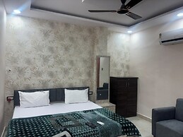Manjeet Hotel & Restaurant