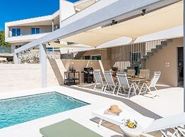 Villa Axia