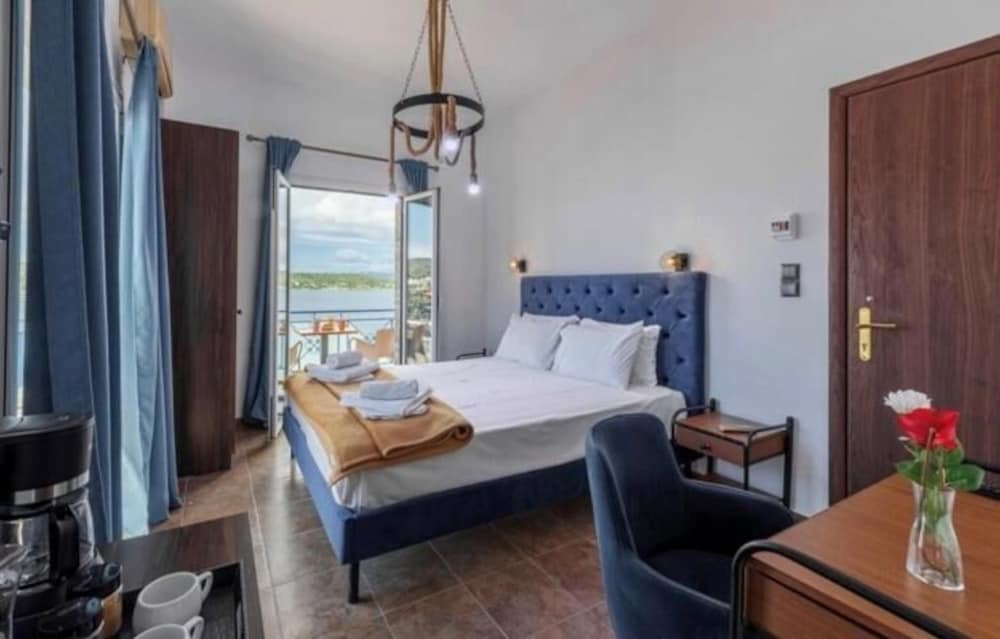 Blue Hotel Salamina