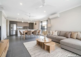 Zen Courtyard Garden - Patio - Garage