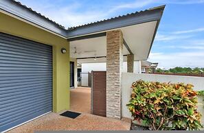 Zen Courtyard Garden - Patio - Garage