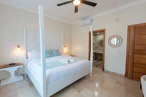 Beachfront Condo 2 Pools Private Beach 8 Guest