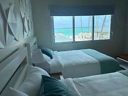 Beachfront Condo 2 Pools Private Beach 8 Guest