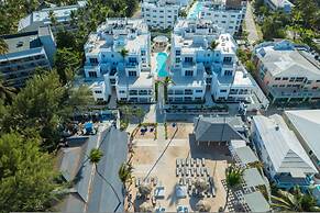 Beachfront Condo 2 Pools Private Beach 8 Guest