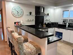 Beachfront Condo 2 Pools Private Beach 8 Guest