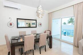 Beachfront Condo 2 Pools Private Beach 8 Guest