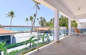 Beachfront Condo 2 Pools Private Beach 8 Guest