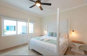 Beachfront Condo 2 Pools Private Beach 8 Guest