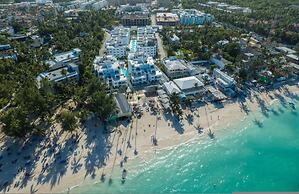 Beachfront Condo 2 Pools Private Beach 8 Guest