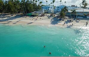 Beachfront Condo 2 Pools Private Beach 8 Guest