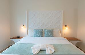 Beachfront Condo 2 Pools Private Beach 8 Guest