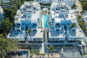 Beachfront Condo 2 Pools Private Beach 8 Guest