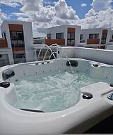 2BR Love Nest Jacuzzi Gym 1 Free Excursion