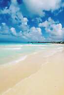 Modern 2BR Escape White Sands Beach Access