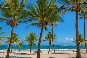 Modern 2BR Escape White Sands Beach Access