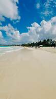 Modern 2BR Escape White Sands Beach Access
