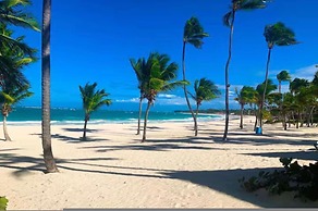 Modern 2BR Escape White Sands Beach Access
