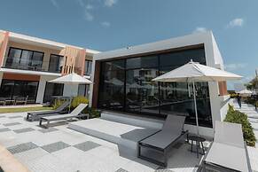 Rooftop Jacuzzi Condo Free Airport Transfer