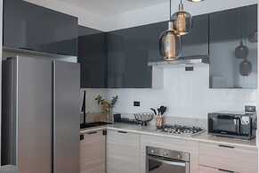 Rooftop Jacuzzi Condo Free Airport Transfer