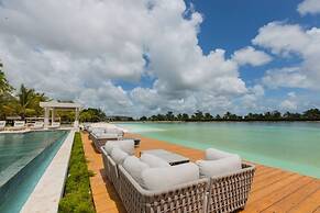 Rooftop Jacuzzi Condo Free Airport Transfer