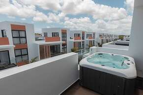 Rooftop Jacuzzi Condo Free Airport Transfer