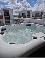 Rooftop Jacuzzi Condo Free Airport Transfer