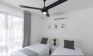 Rooftop Jacuzzi Condo Free Airport Transfer