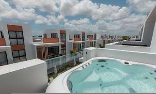 Rooftop Jacuzzi Condo Free Airport Transfer
