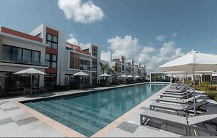 Rooftop Jacuzzi Condo Free Airport Transfer