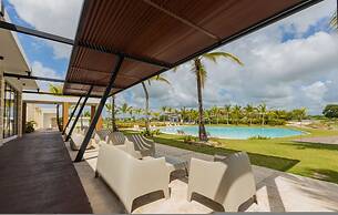 Rooftop Jacuzzi Condo Free Airport Transfer